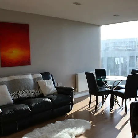 아파트 Beacon South Quarter 샌디포드